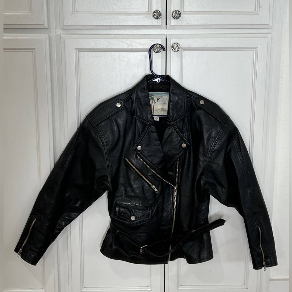 Vintage 80’s LA Studio womens leather jacket. Shoulder pads included. Si…